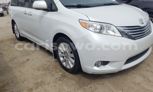 Ra Àlòkù Toyota Sienna funfun Ọkọ̀ in Cotonou ni Benin Ra Àlòkù Toyota Sienna funfun Ọkọ̀ in Cotonou ni Benin