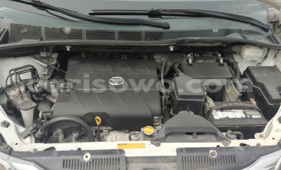 Ra Àlòkù Toyota Sienna funfun Ọkọ̀ in Cotonou ni Benin Ra Àlòkù Toyota Sienna funfun Ọkọ̀ in Cotonou ni Benin