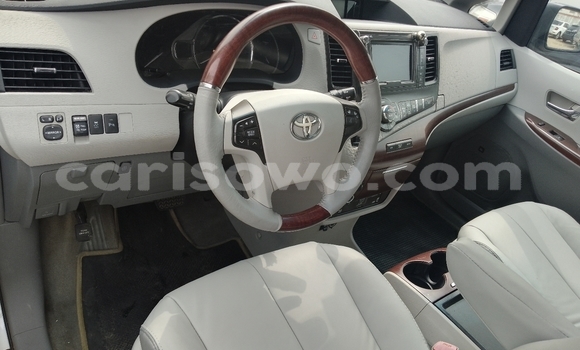 Ra Àlòkù Toyota Sienna funfun Ọkọ̀ in Cotonou ni Benin Ra Àlòkù Toyota Sienna funfun Ọkọ̀ in Cotonou ni Benin