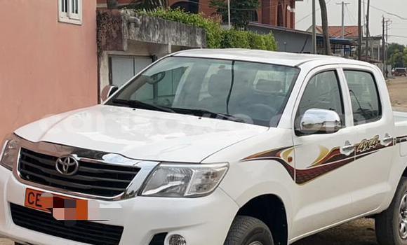 Sayi Na hannu Toyota Hilux White Mota in Cotonou a Benin Sayi Na hannu Toyota Hilux White Mota in Cotonou a Benin