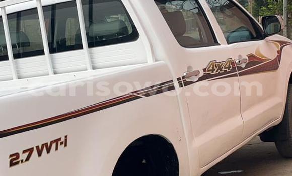 Sayi Na hannu Toyota Hilux White Mota in Cotonou a Benin Sayi Na hannu Toyota Hilux White Mota in Cotonou a Benin
