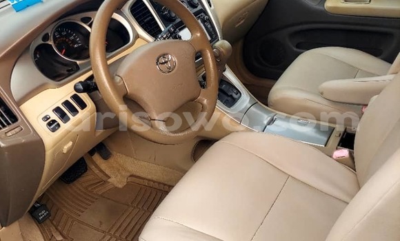 Buy Used Toyota Highlander Beige Car in Cotonou in Benign Buy Used Toyota Highlander Beige Car in Cotonou in Benign