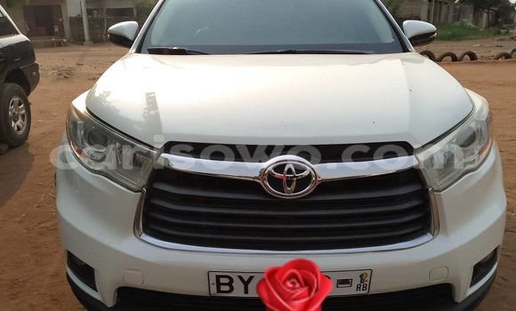 Sayi Na hannu Toyota Highlander White Mota in Cotonou a Benin Sayi Na hannu Toyota Highlander White Mota in Cotonou a Benin