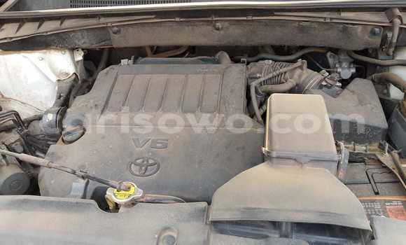 Sayi Na hannu Toyota Highlander White Mota in Cotonou a Benin Sayi Na hannu Toyota Highlander White Mota in Cotonou a Benin