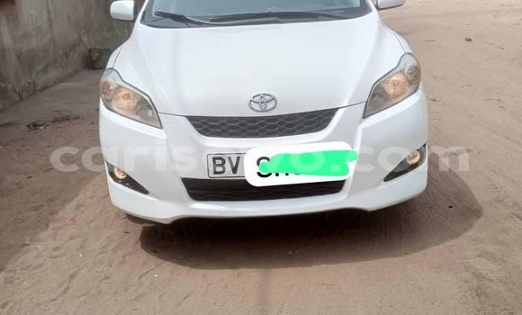 Buy Used Toyota Matrix White Car in Cotonou in Benign