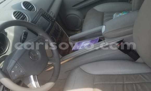 Sayi Na hannu Mercedes-Benz ML–Class Azurfa Mota in Cotonou a Benin Sayi Na hannu Mercedes-Benz ML–Class Azurfa Mota in Cotonou a Benin