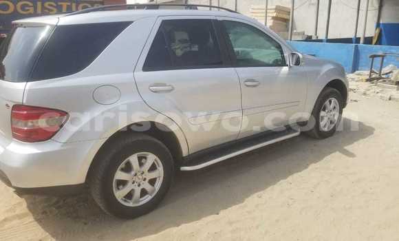 Sayi Na hannu Mercedes-Benz ML–Class Azurfa Mota in Cotonou a Benin Sayi Na hannu Mercedes-Benz ML–Class Azurfa Mota in Cotonou a Benin