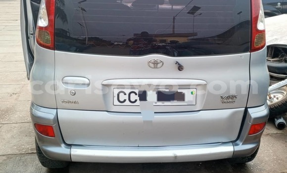 Buy Used Toyota Yaris Verso Silver Car in Cotonou in Benign
