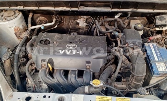 Sayi Na hannu Toyota Yaris Verso Azurfa Mota in Cotonou a Benin Sayi Na hannu Toyota Yaris Verso Azurfa Mota in Cotonou a Benin