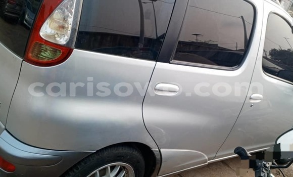 Sayi Na hannu Toyota Yaris Verso Azurfa Mota in Cotonou a Benin Sayi Na hannu Toyota Yaris Verso Azurfa Mota in Cotonou a Benin