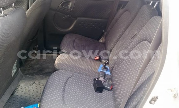 Sayi Na hannu Toyota Yaris Verso Azurfa Mota in Cotonou a Benin Sayi Na hannu Toyota Yaris Verso Azurfa Mota in Cotonou a Benin