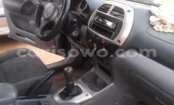 Ra Àlòkù Toyota RAV4 Blue Ọkọ̀ in Cotonou ni Benin Ra Àlòkù Toyota RAV4 Blue Ọkọ̀ in Cotonou ni Benin