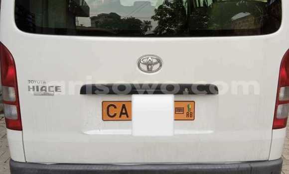 Sayi Na hannu Toyota Hiace White Mota in Cotonou a Benin