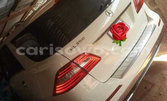 Acheter Occasion Voiture Mercedes-Benz ML–Class Blanc à Cotonou, Benin Acheter Occasion Voiture Mercedes-Benz ML–Class Blanc à Cotonou, Benin