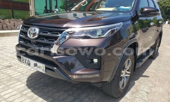 Acheter Occasion Voiture Toyota Fortuner Gris à Cotonou, Benin Acheter Occasion Voiture Toyota Fortuner Gris à Cotonou, Benin