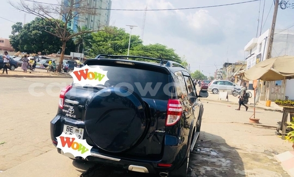 Sayi Na hannu Toyota RAV4 Blue Mota in Cotonou a Benin Sayi Na hannu Toyota RAV4 Blue Mota in Cotonou a Benin