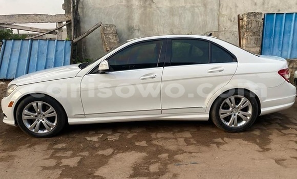 Acheter Occasion Voiture Mercedes-Benz C-Classe Blanc à Abomey Calavi, Benin Acheter Occasion Voiture Mercedes-Benz C-Classe Blanc à Abomey Calavi, Benin