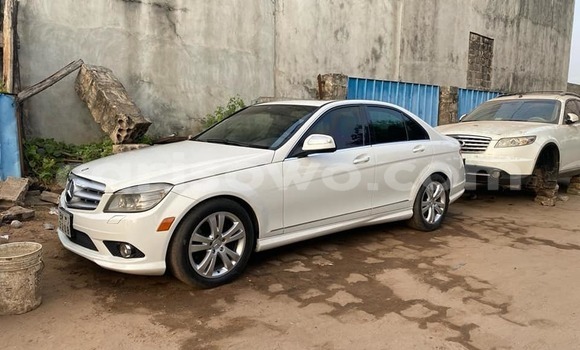 Acheter Occasion Voiture Mercedes-Benz C-Classe Blanc à Abomey Calavi, Benin Acheter Occasion Voiture Mercedes-Benz C-Classe Blanc à Abomey Calavi, Benin