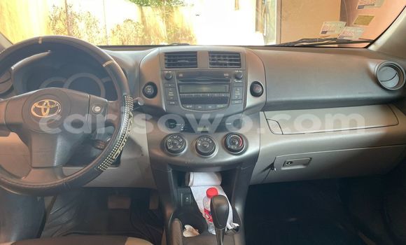 Sayi Na hannu Toyota RAV4 Brown Mota in Cotonou a Benin Sayi Na hannu Toyota RAV4 Brown Mota in Cotonou a Benin