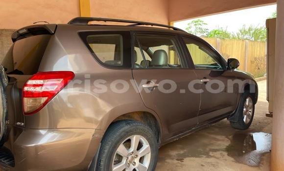 Sayi Na hannu Toyota RAV4 Brown Mota in Cotonou a Benin Sayi Na hannu Toyota RAV4 Brown Mota in Cotonou a Benin