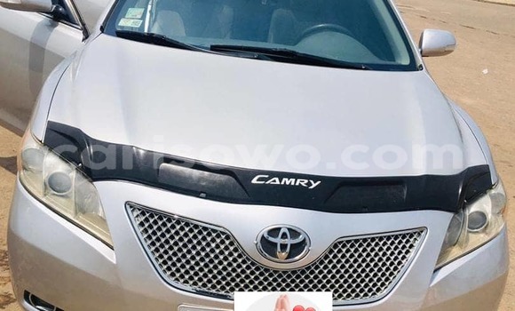 Ra Àlòkù Toyota Camry Silver Ọkọ̀ in Abomey Calavi ni Benin