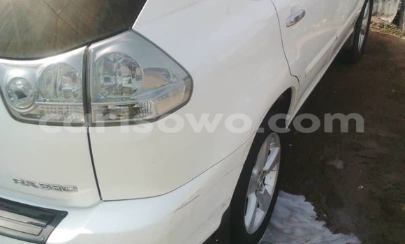 Sayi Na hannu Lexus RX 330 White Mota in Cotonou a Benin Sayi Na hannu Lexus RX 330 White Mota in Cotonou a Benin