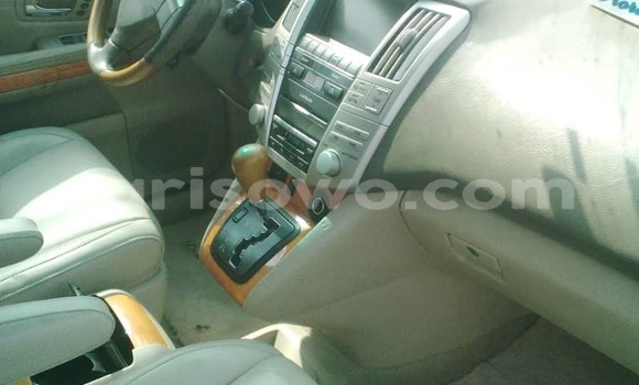 Sayi Na hannu Lexus RX 330 White Mota in Cotonou a Benin Sayi Na hannu Lexus RX 330 White Mota in Cotonou a Benin
