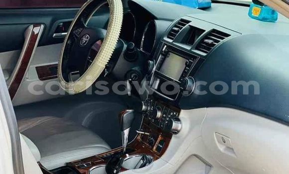 Buy Used Toyota Highlander White Car in Cotonou in Benign Buy Used Toyota Highlander White Car in Cotonou in Benign