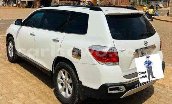 Buy Used Toyota Highlander White Car in Cotonou in Benign Buy Used Toyota Highlander White Car in Cotonou in Benign