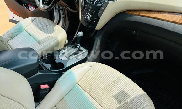 Ra Àlòkù Hyundai Santa Fe funfun Ọkọ̀ in Cotonou ni Benin Ra Àlòkù Hyundai Santa Fe funfun Ọkọ̀ in Cotonou ni Benin