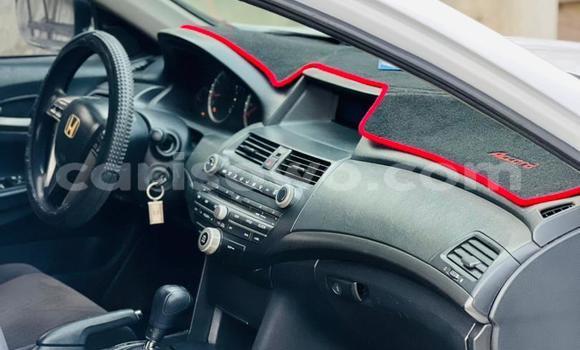 Ra Àlòkù Honda Accord funfun Ọkọ̀ in Cotonou ni Benin Ra Àlòkù Honda Accord funfun Ọkọ̀ in Cotonou ni Benin