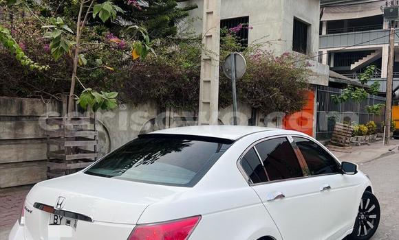 Ra Àlòkù Honda Accord funfun Ọkọ̀ in Cotonou ni Benin Ra Àlòkù Honda Accord funfun Ọkọ̀ in Cotonou ni Benin