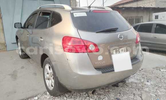 Sayi Na hannu Nissan Rogue Brown Mota in Cotonou a Benin