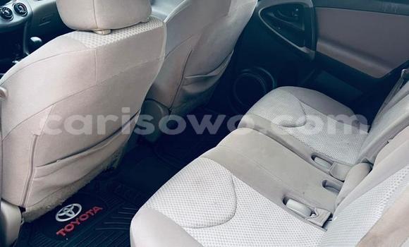 Ra Àlòkù Toyota RAV4 Red Ọkọ̀ in Cotonou ni Benin Ra Àlòkù Toyota RAV4 Red Ọkọ̀ in Cotonou ni Benin
