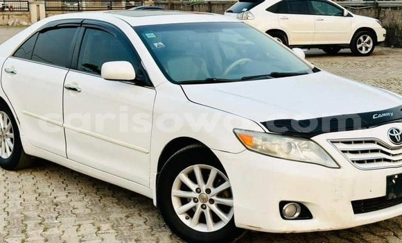 Sayi Na hannu Toyota Camry White Mota in Cotonou a Benin Sayi Na hannu Toyota Camry White Mota in Cotonou a Benin