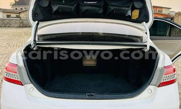 Sayi Na hannu Toyota Camry White Mota in Cotonou a Benin Sayi Na hannu Toyota Camry White Mota in Cotonou a Benin