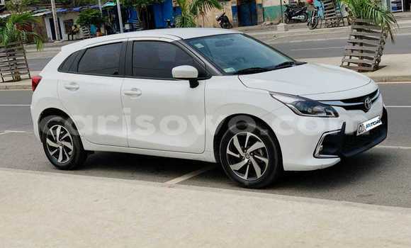 Ra Àlòkù Toyota Starlet funfun Ọkọ̀ in Cotonou ni Benin Ra Àlòkù Toyota Starlet funfun Ọkọ̀ in Cotonou ni Benin