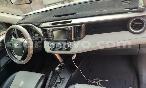 Ra Àlòkù Toyota RAV4 Silver Ọkọ̀ in Cotonou ni Benin Ra Àlòkù Toyota RAV4 Silver Ọkọ̀ in Cotonou ni Benin