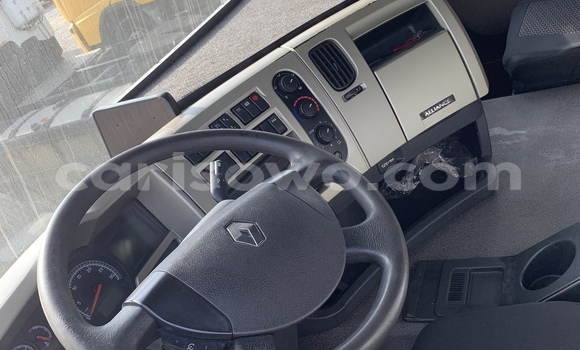 Sayi Na hannu Renault TRM 10000 White Babbar mota in Parakou a Benin Sayi Na hannu Renault TRM 10000 White Babbar mota in Parakou a Benin