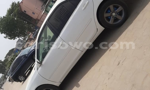 Ra Àlòkù Toyota Camry funfun Ọkọ̀ in Cotonou ni Benin Ra Àlòkù Toyota Camry funfun Ọkọ̀ in Cotonou ni Benin
