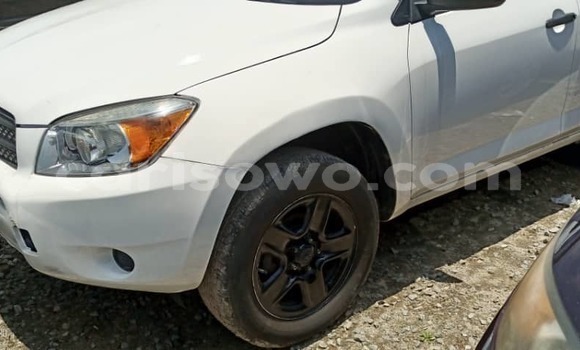 Acheter Occasion Voiture Toyota RAV4 Blanc à Cotonou, Benin Acheter Occasion Voiture Toyota RAV4 Blanc à Cotonou, Benin