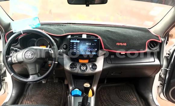 Sayi Na hannu Toyota RAV4 White Mota in Cotonou a Benin Sayi Na hannu Toyota RAV4 White Mota in Cotonou a Benin