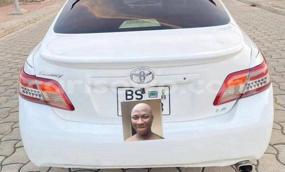 Sayi Na hannu Toyota Camry White Mota in Abomey Calavi a Benin Sayi Na hannu Toyota Camry White Mota in Abomey Calavi a Benin