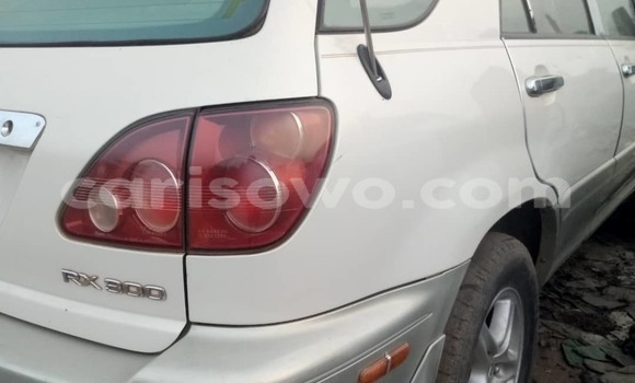 Sayi Na hannu Lexus RX 300 Azurfa Mota in Cotonou a Benin Sayi Na hannu Lexus RX 300 Azurfa Mota in Cotonou a Benin