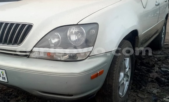 Sayi Na hannu Lexus RX 300 Azurfa Mota in Cotonou a Benin Sayi Na hannu Lexus RX 300 Azurfa Mota in Cotonou a Benin