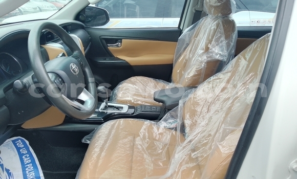 Acheter Occasion Voiture Toyota Fortuner Blanc à Cotonou, Benin Acheter Occasion Voiture Toyota Fortuner Blanc à Cotonou, Benin