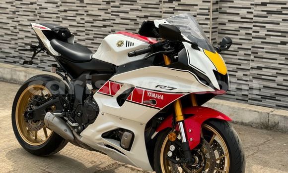 Sayi Sabo Yamaha XSR Red Motsi in Cotonou a Benin