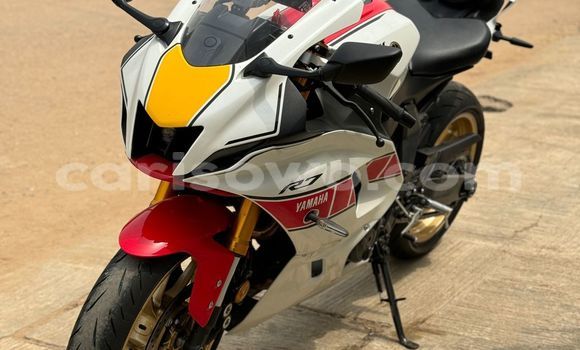 Acheter Neuf Moto Yamaha XSR Rouge à Cotonou, Benin Acheter Neuf Moto Yamaha XSR Rouge à Cotonou, Benin