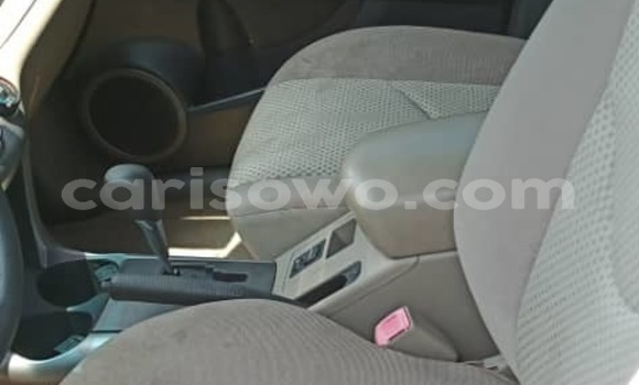 Ra Àlòkù Toyota RAV4 funfun Ọkọ̀ in Cotonou ni Benin Ra Àlòkù Toyota RAV4 funfun Ọkọ̀ in Cotonou ni Benin