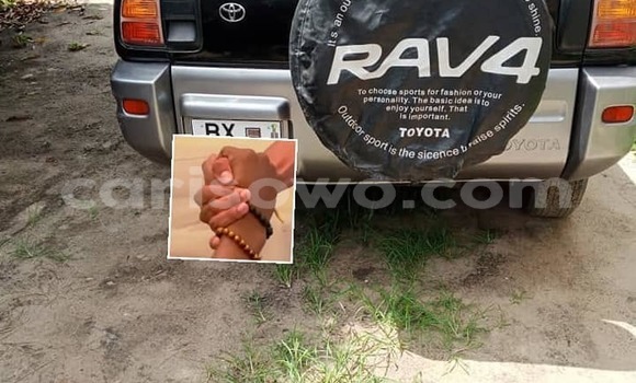 Sayi Na hannu Toyota RAV4 Sauran Mota in Cotonou a Benin Sayi Na hannu Toyota RAV4 Sauran Mota in Cotonou a Benin